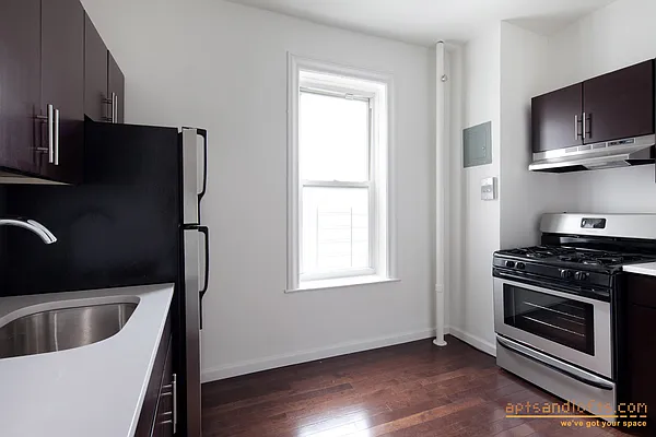 Rented by aptsandlofts.com | media 14