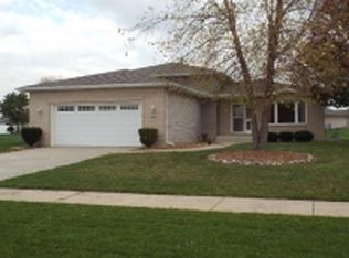 9461 Amberly Ln, Saint John, IN 46373