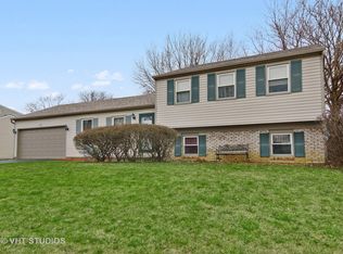1326 Elm Dr, Schaumburg, IL 60194