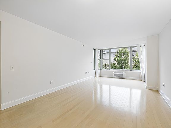 3rd image of 10 Regent St APT 308