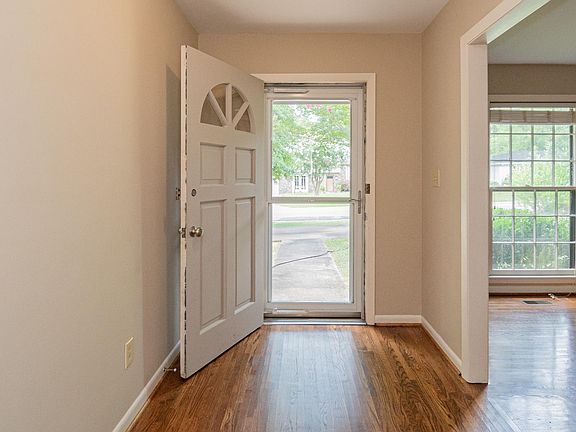 ENTRANCE FOYER WITH GLASS / SCREENED STORM DOOR