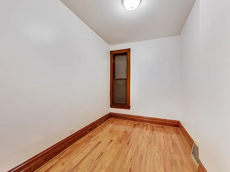 1138 W Addison St #1 — Photo 10
