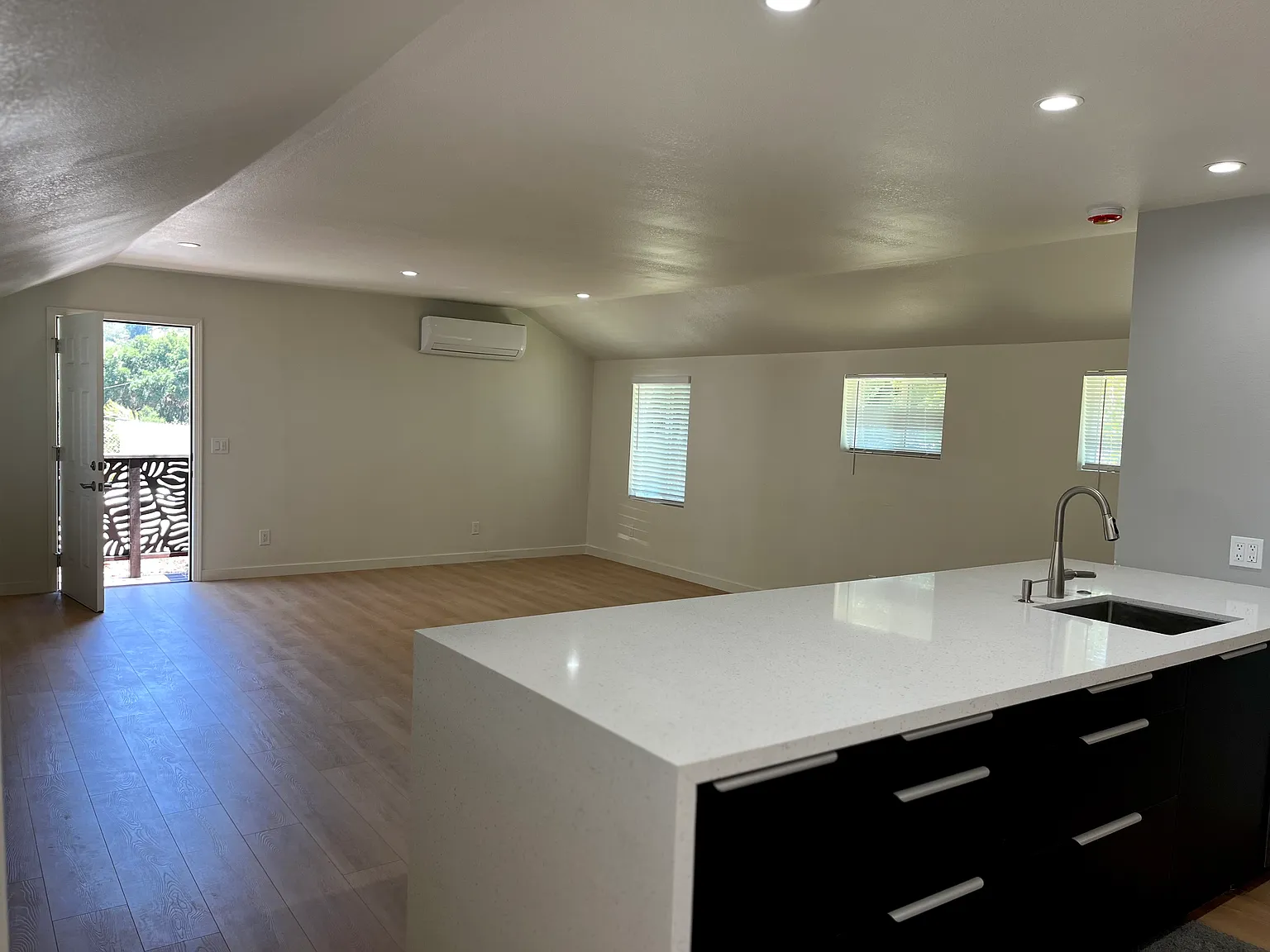 261 Country Garden Ln — Photo 2