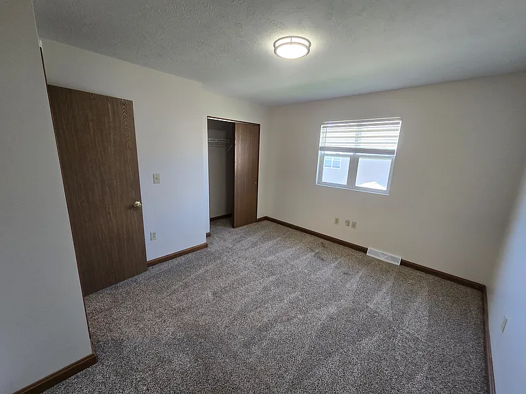 Roxanna Dr — Photo 9