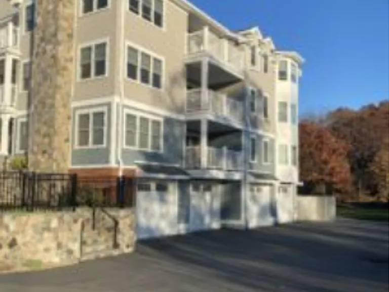 Edgewater Apartments — Photo 3