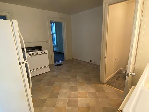 2nd image of 805 NE Madison Ave #A