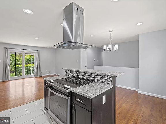 4th image of 4815 Poplar Dr