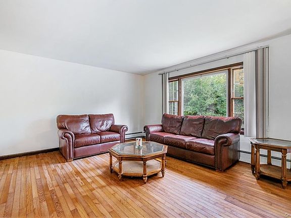 3rd image of 28 Woodland Terrace Ct