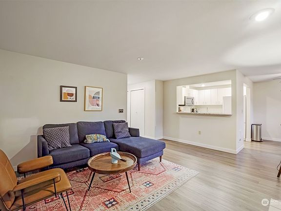 3rd image of 14057 NE 181st Street #E103