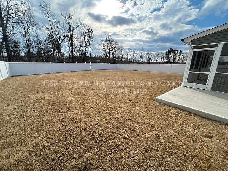 262 Hunting Wood Dr — Photo 35