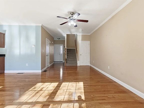 5th image of 90 Rangeway Rd #303