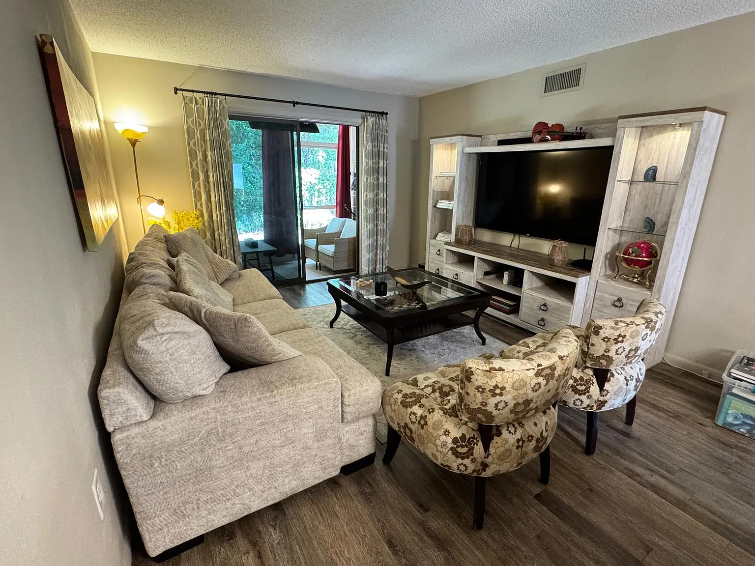 2 bed, 1015 sqft, $1,400 — Photo 2