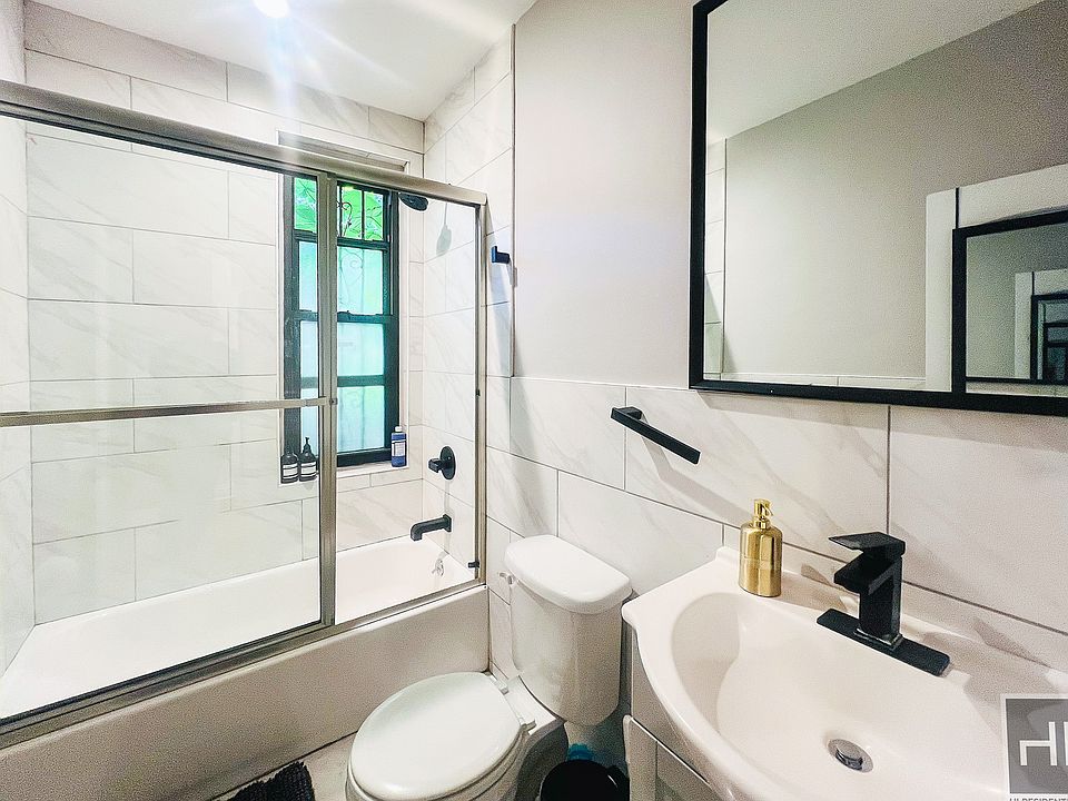 2nd image of 886 Hancock St #2B