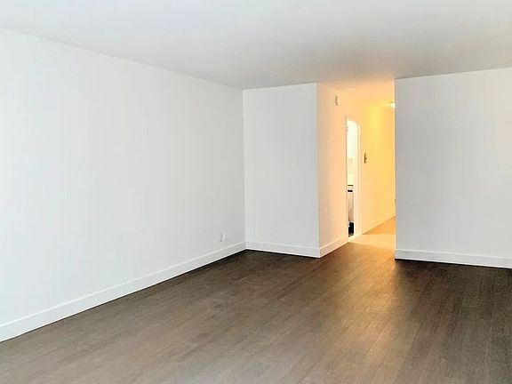 4th image of 200 E 27th St #18JK