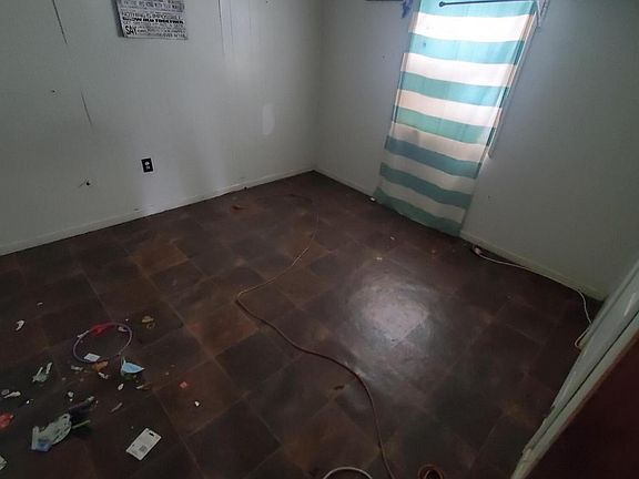 2nd image of 520 Copper Rd
