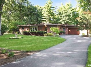 6136 N Trails End Rd, Peoria, IL 61614