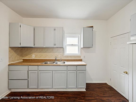4th image of 1121 W Ionia St
