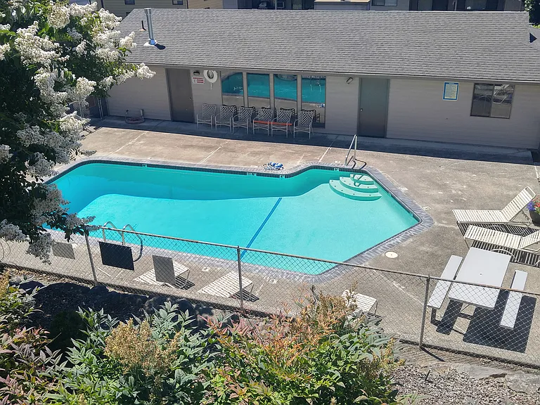 Chestnut Place Apartments — Photo 26