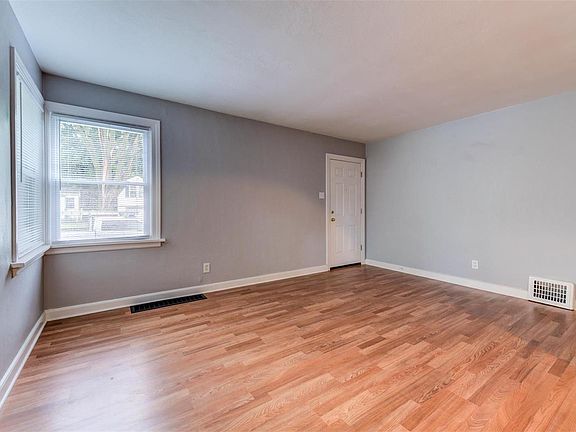 2nd image of 8816 Lynwood Pl
