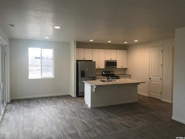 2nd image of 1442 N Sunset Dr