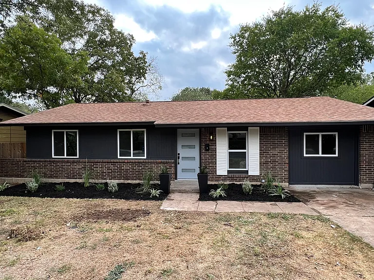 805 Eberhart Ln — Photo 19