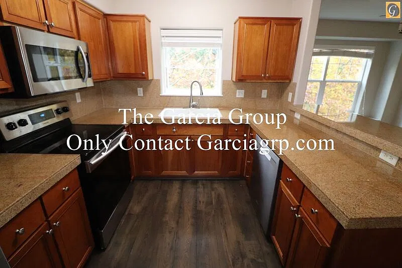3 bed, 3.0 bath, 1756 sqft, $2,595 — Photo 4