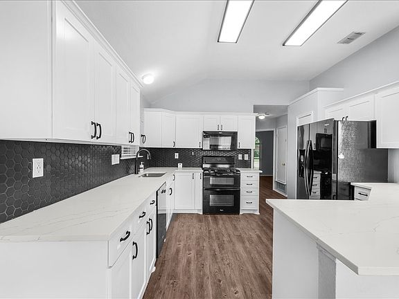 3rd image of 4244 Hathaway Dr