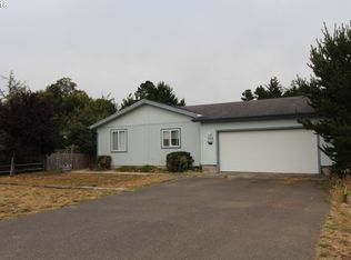 995 Harlem Ave, Bandon, OR 97411