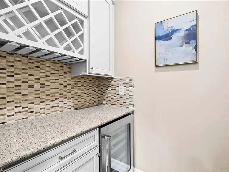 14750 Laguna Dr — Photo 11
