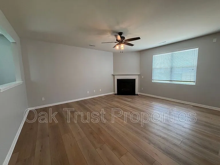 701 Greymohr Ln — Photo 5