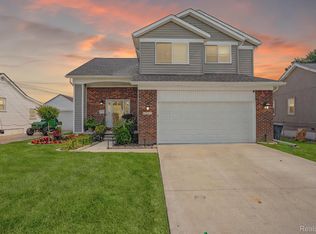 22921 Hoffman St, Saint Clair Shores, MI 48082