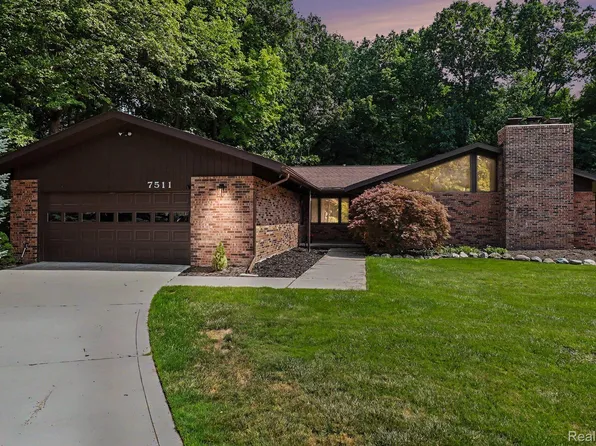 7511 Tiverton Ct, West Bloomfield, MI 48322