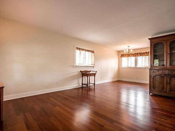 2nd image of 2815 Shannon Dr