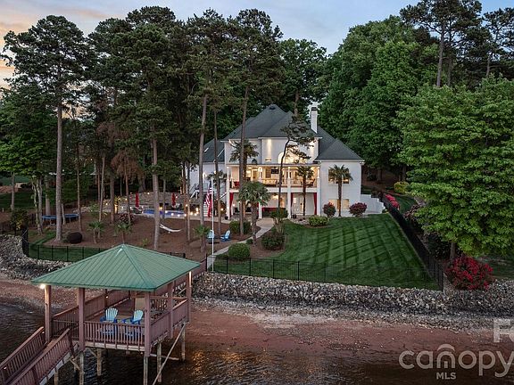 2nd image of 144 Mariner Pointe Ln