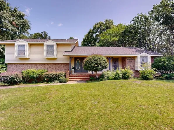 2104 Centenial Dr, Dothan, AL 36303