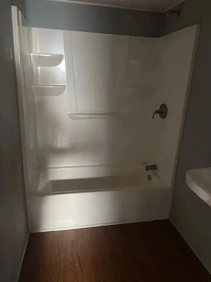 3 bed, 1.5 bath, 1200 sqft, $1,050 — Photo 4