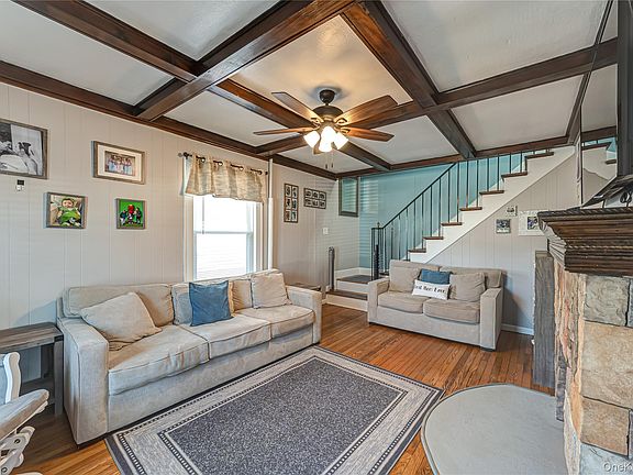 3rd image of 630 Oak Neck Road