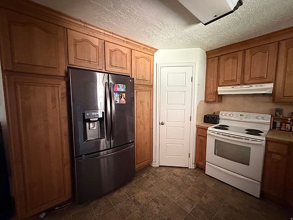3rd image of 731 S Main St