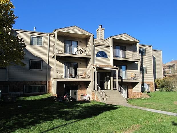 1st image of 10-5100 Emerald Dr #9