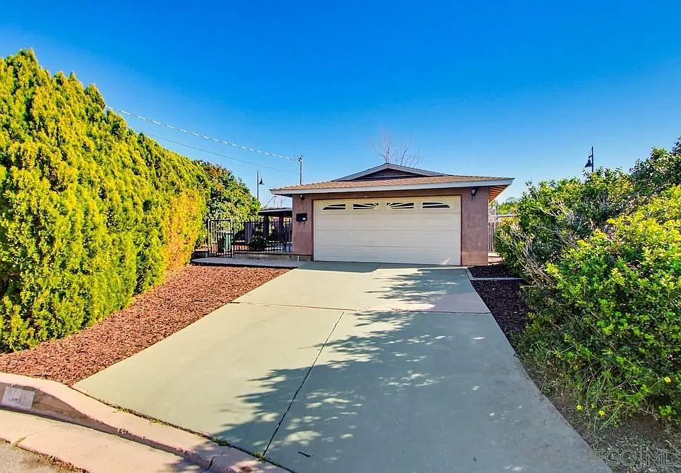 1st image of 1015 Cedar Brk