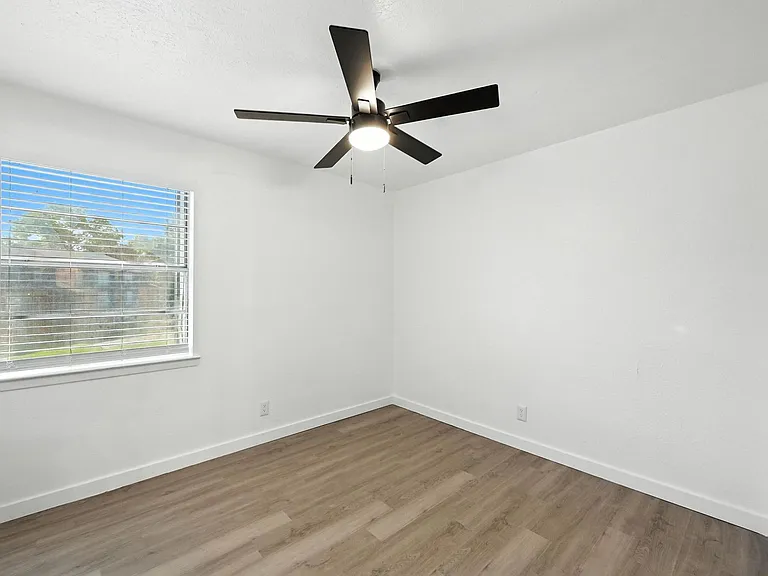 South Crest Apartments: All Bills Paid -Dazzling Dallas Apartments in Quiet Area! — Photo 100