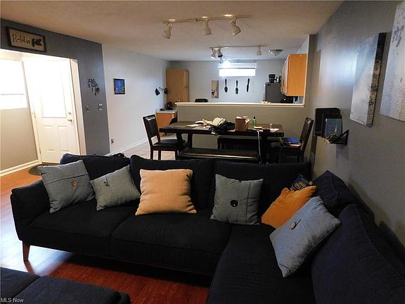 3rd image of 421 Bank St Unit 421U