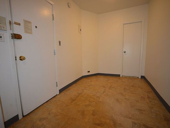 3rd image of 519 W 48th St #14Z