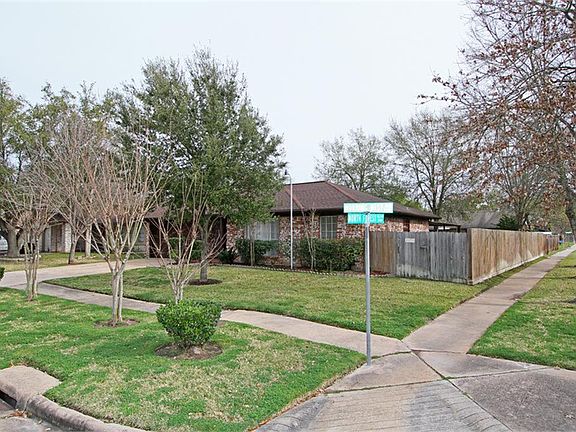 Welcome Home. Screen door attached