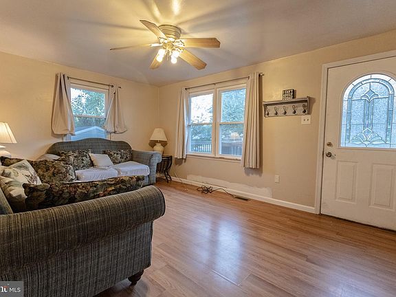 4th image of 7609 Bayside Rd