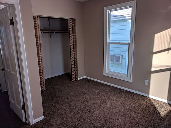 5th image of 940 Earl St