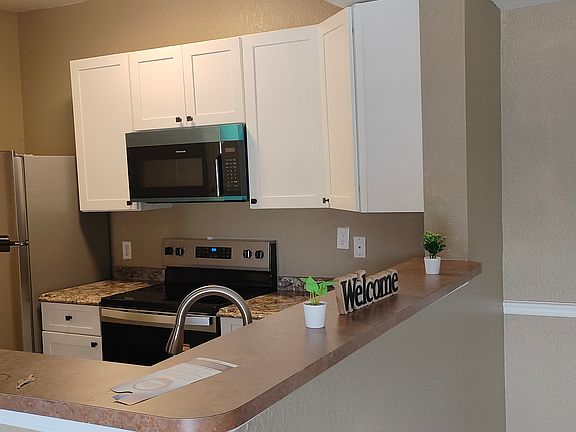 3rd image of 3702 Palm Desert Ln APT 5422