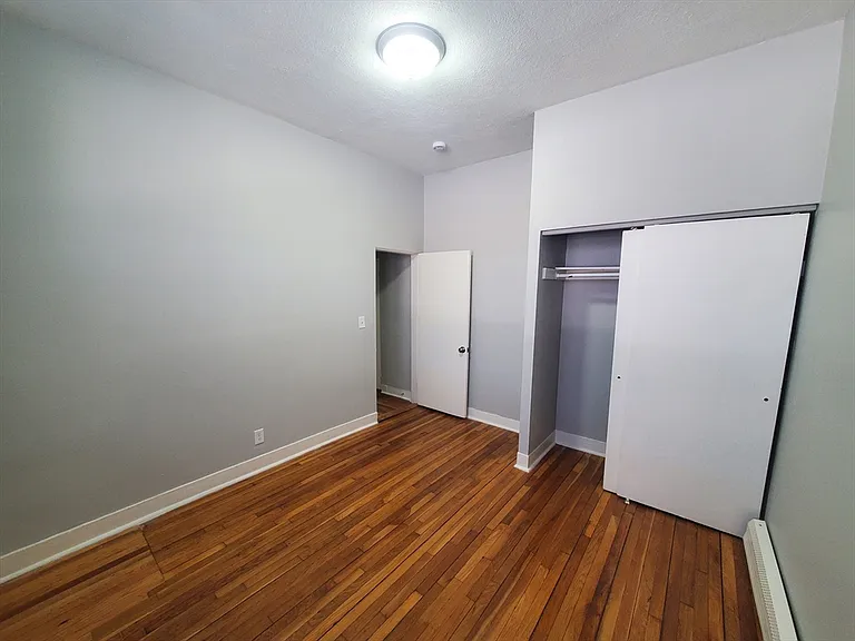 10 Abbotsford St #3 — Photo 7