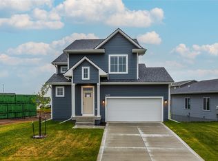 16652 Mill Pond Dr, Urbandale, IA 50323