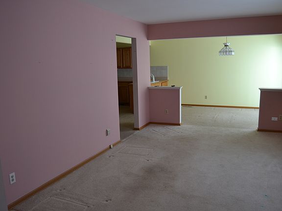 3rd image of 818 Wiltshire Dr APT 2